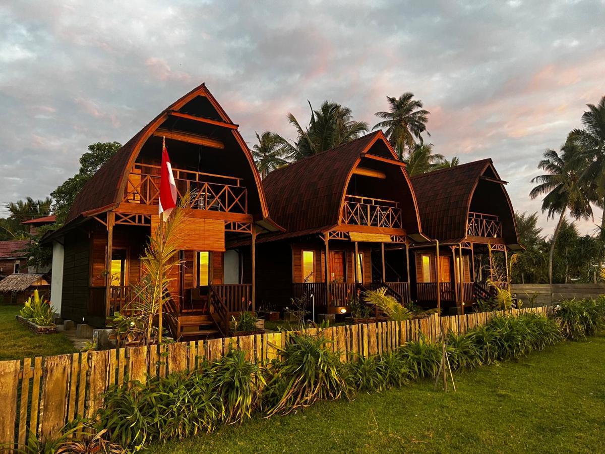 Momos Surf Shack Otel Salul Dış mekan fotoğraf