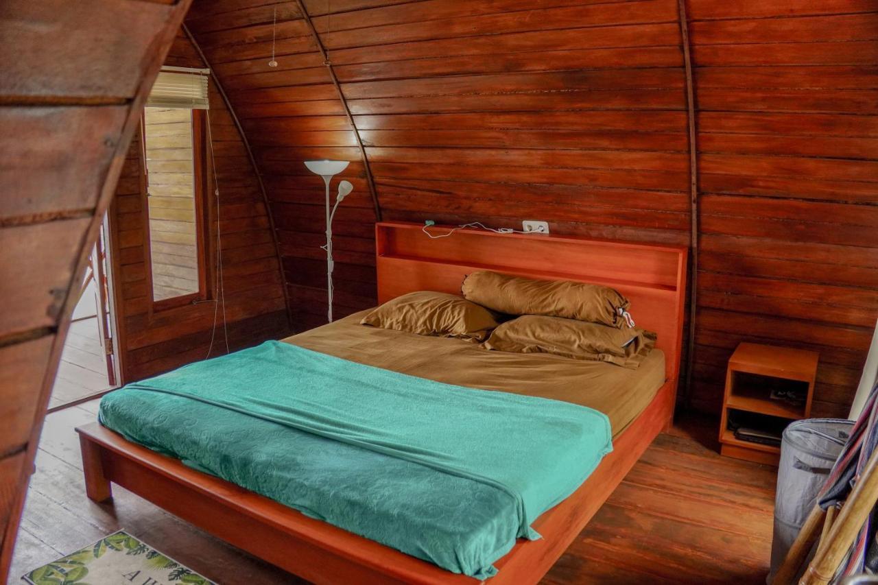 Momos Surf Shack Otel Salul Dış mekan fotoğraf